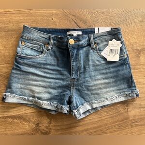 Women’s Size 27 NWT jean short